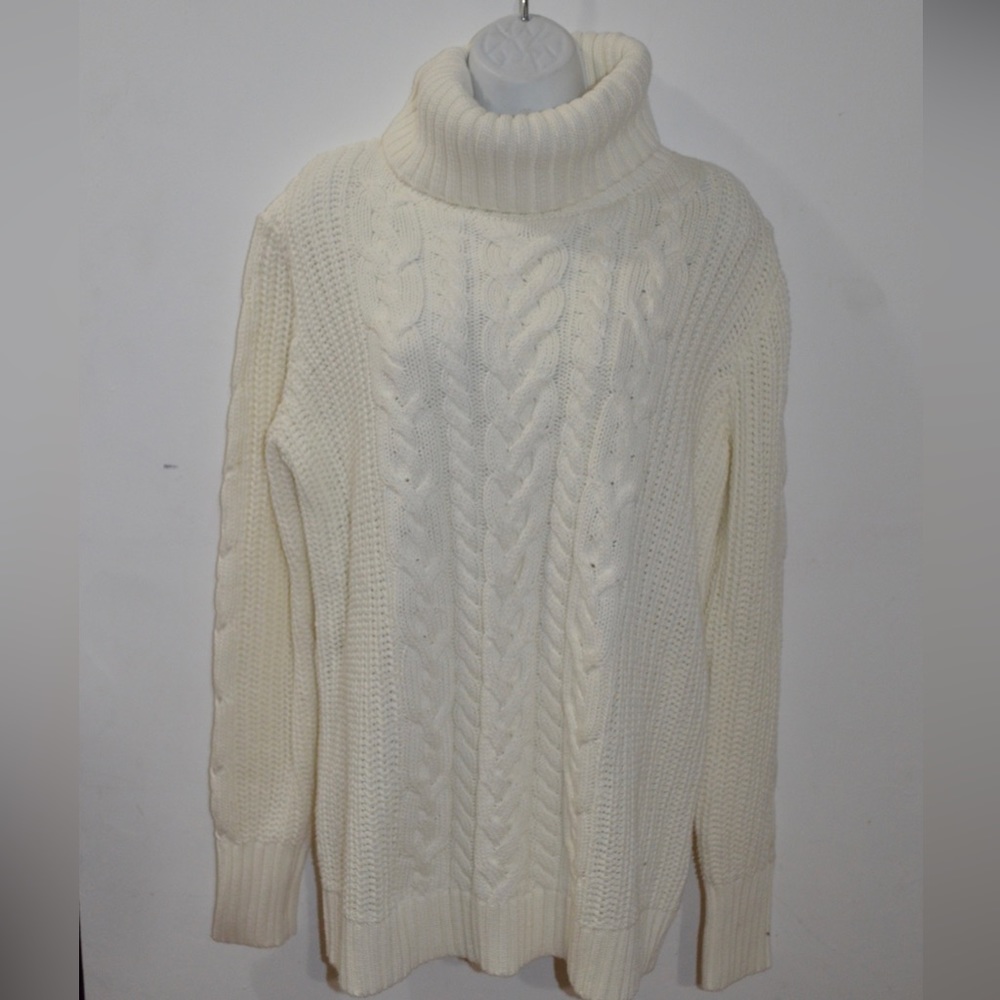 Gap Cable Knit Sweater Size: L   New w/o tag